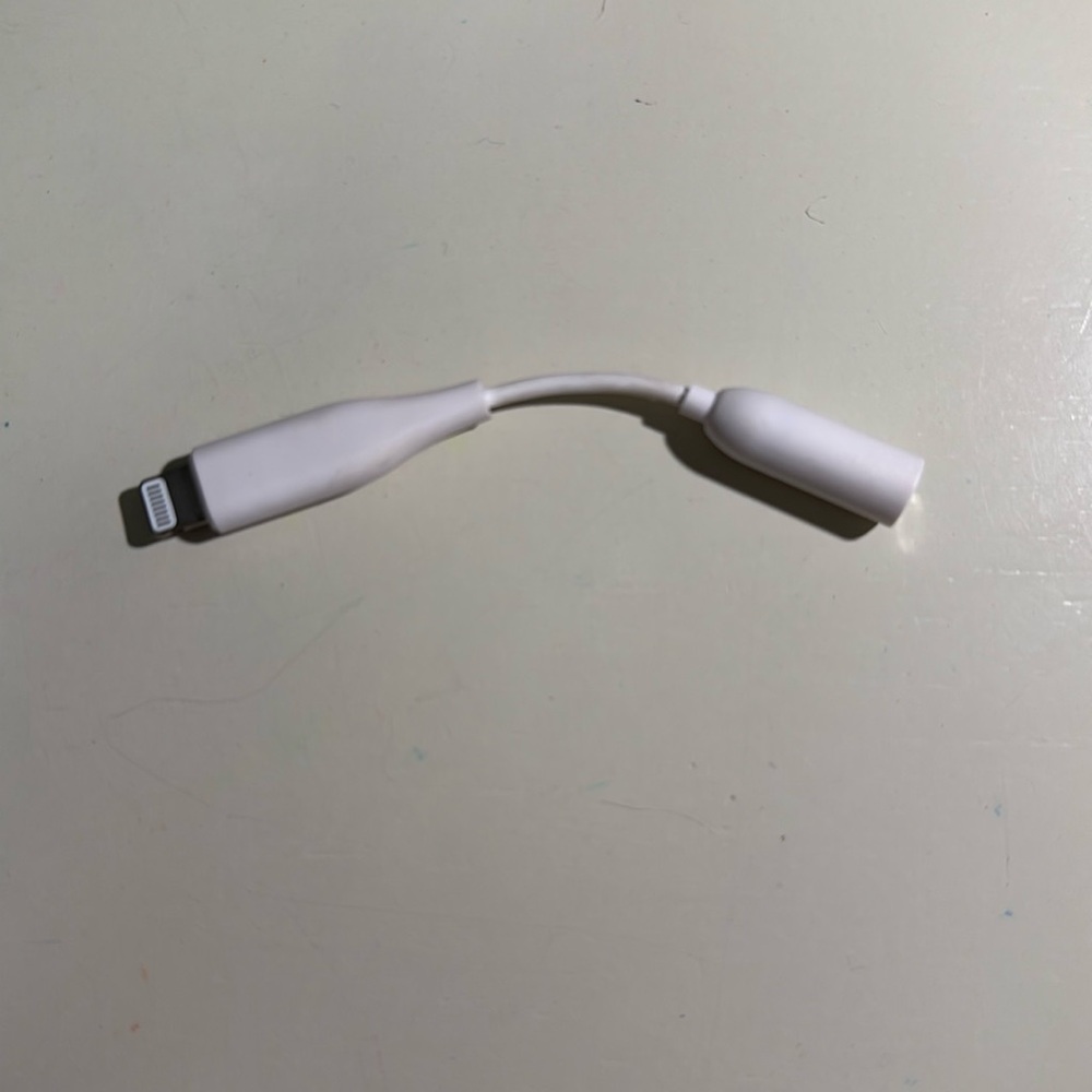 3” Lightning to Aux Audio Adapter - heyday white